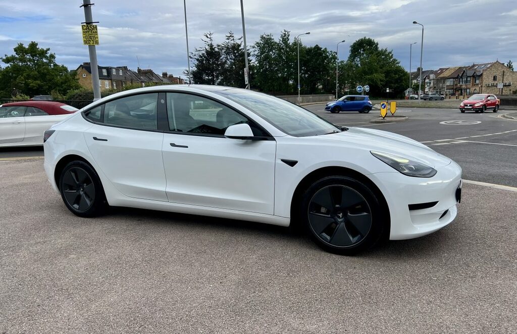 Tesla Model 3 Saloon White #6
