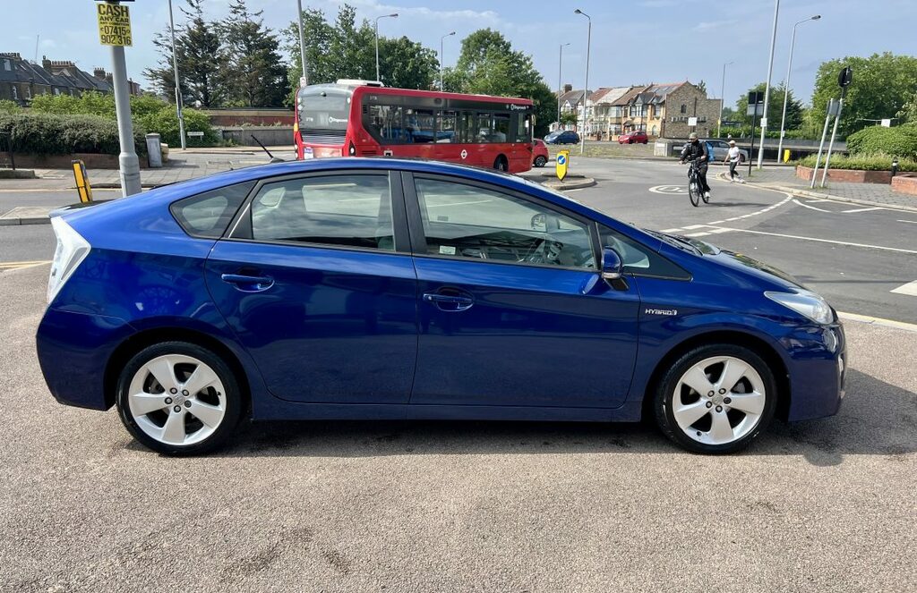 Toyota Prius Hatchback Blue #6
