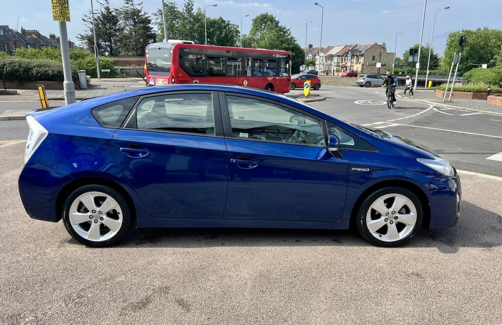 Toyota Prius Hatchback Blue #5