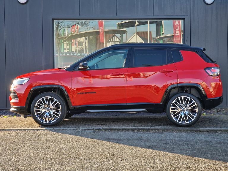 Jeep Compass 1.5 T4 E-torque Hybrid Summit Dct Black #4