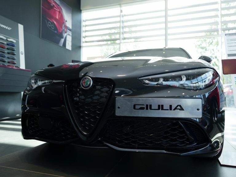 Alfa Romeo Giulia 2.0 Turbo Intensa KX26DTZ Black #4