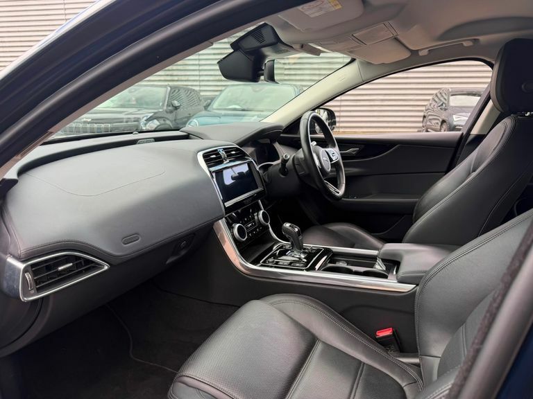 Jaguar XE 2.0D Se Blue #2