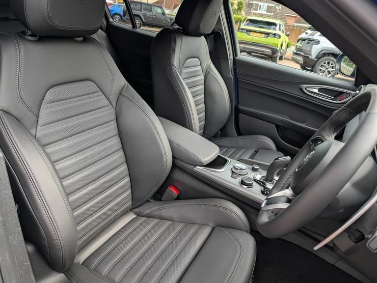 Alfa Romeo Giulia  Black #15