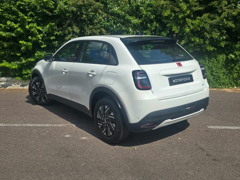 Fiat 600e 115Kw Red 54Kwh White #5