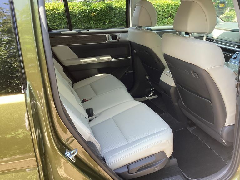 Hyundai Santa Fe Ultimate White #16