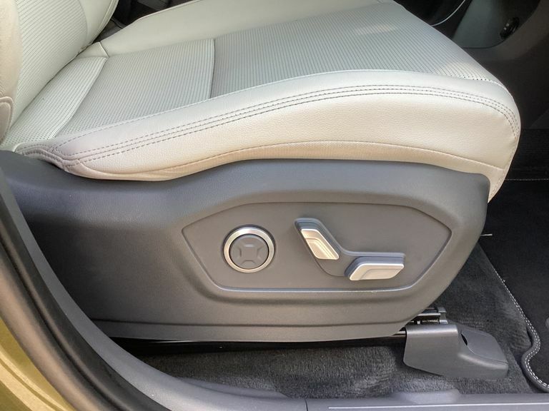 Hyundai Santa Fe Ultimate White #26