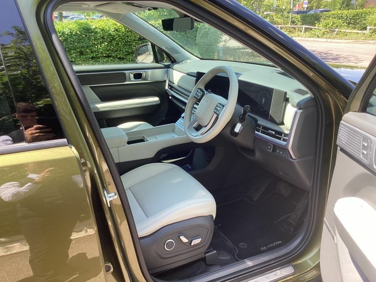 Hyundai Santa Fe Ultimate White #23