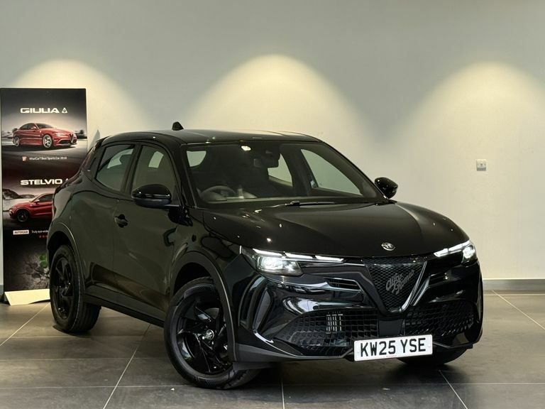 Alfa Romeo Junior 1.2 Turbo Ibrida Black