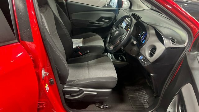 Toyota Yaris 1.5 Vvt-h Icon Hatchback Hybrid E-cvt E GX66ORV Red #2