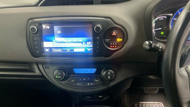 Toyota Yaris 1.5 Vvt-h Icon Hatchback Hybrid E-cvt E GX66ORV Red #3