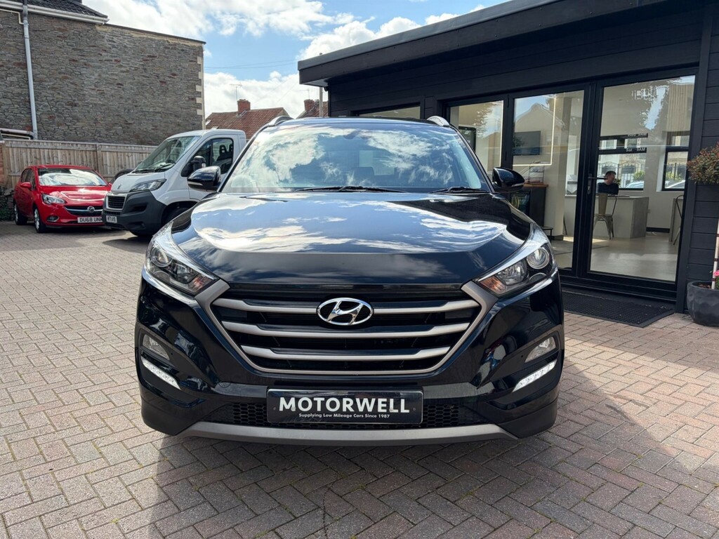 Hyundai Tucson 1.6 Gdi Blue Drive Se Nav Euro 6 Ss Black #2
