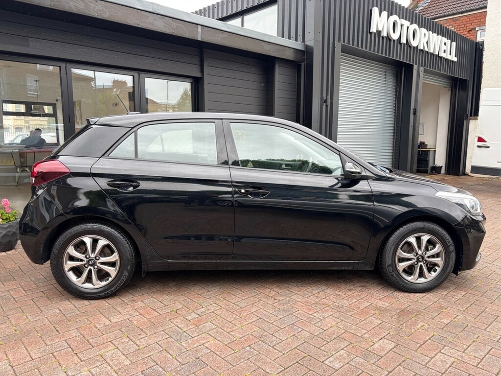Hyundai I20 Hatchback Black #3