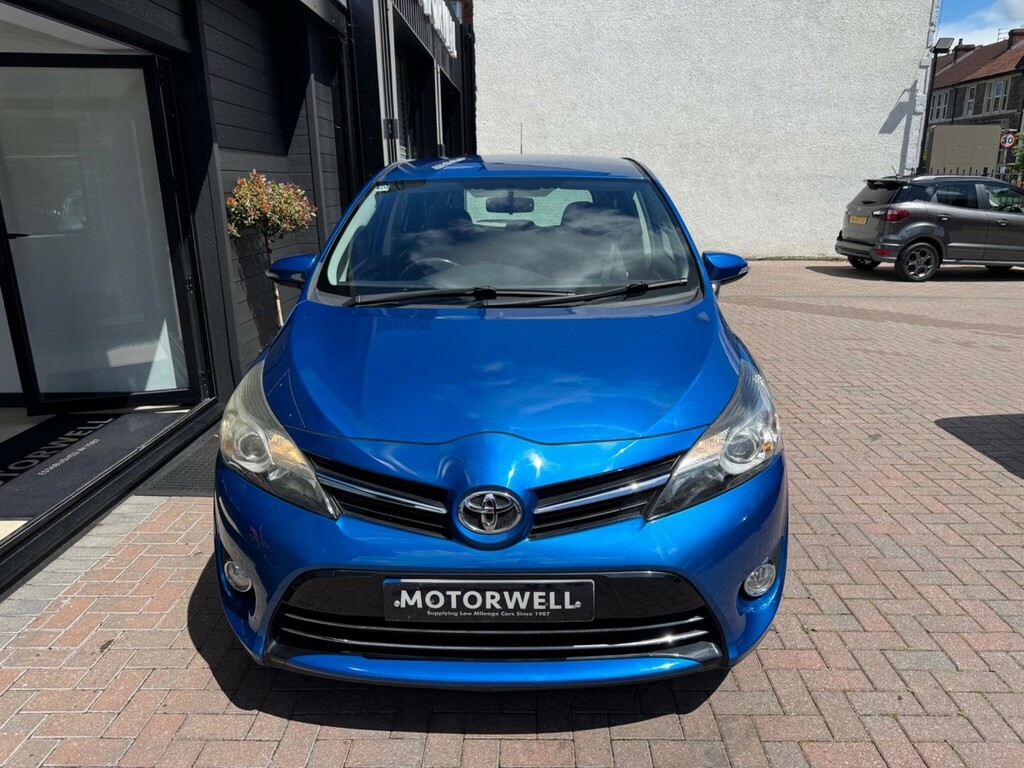 Toyota Verso Verso White #2