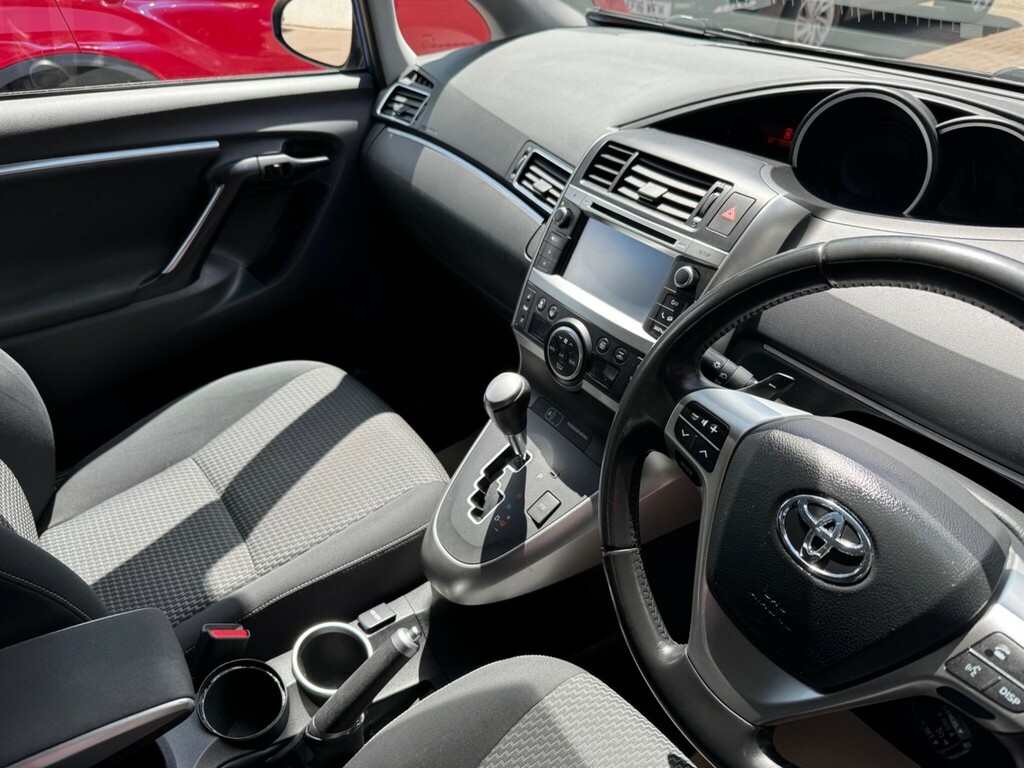 Toyota Verso Verso White #26