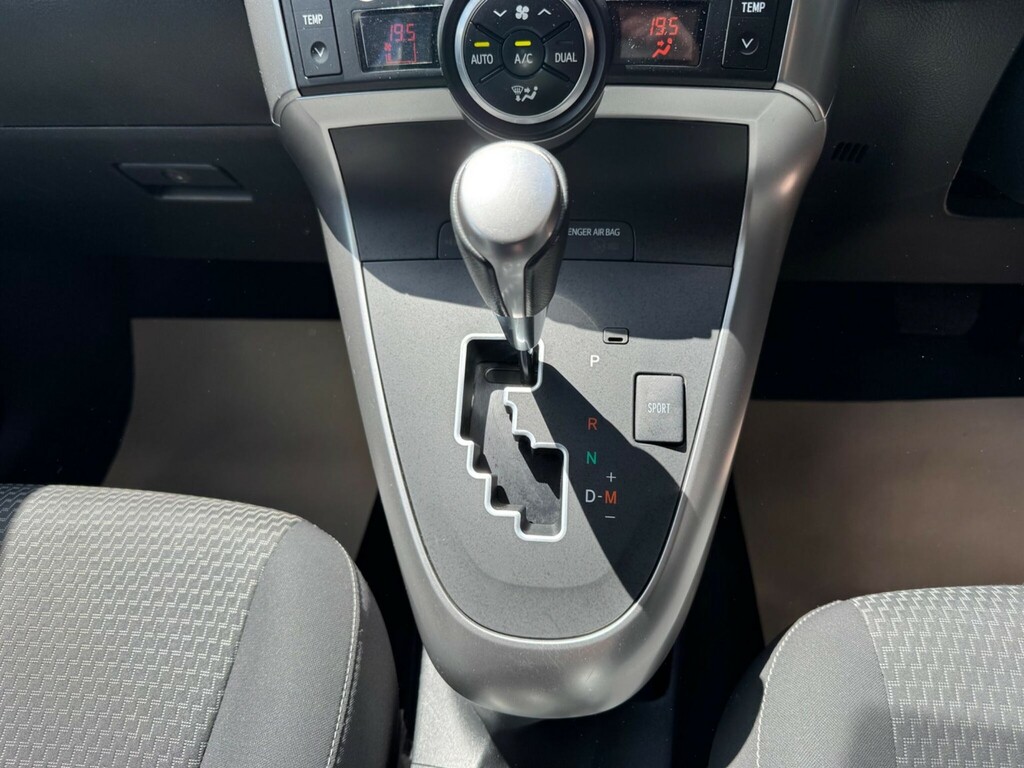Toyota Verso Verso White #25