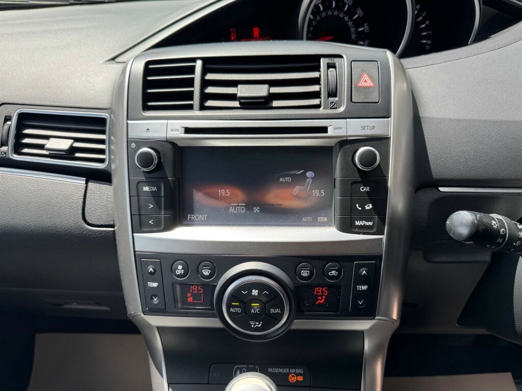 Toyota Verso Verso White #23