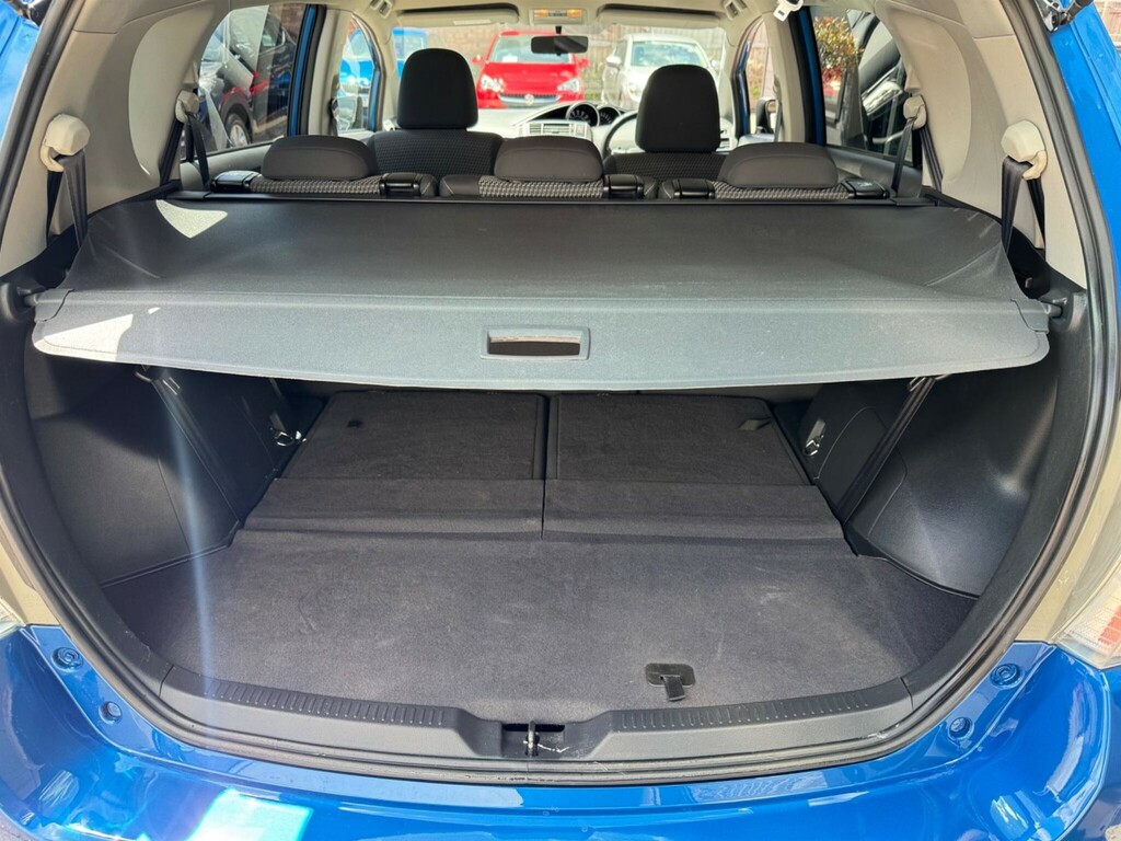 Toyota Verso Verso White #19