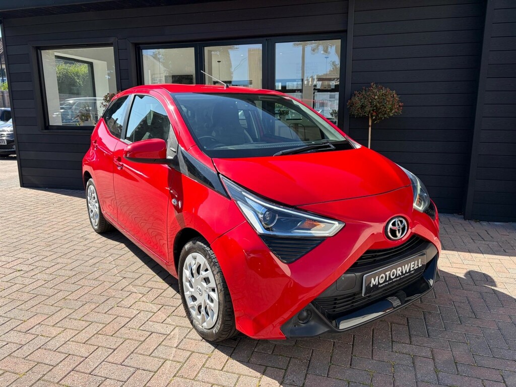 Toyota Aygo 1.0 Vvt-i X-play X-shift Euro 6 Red #3