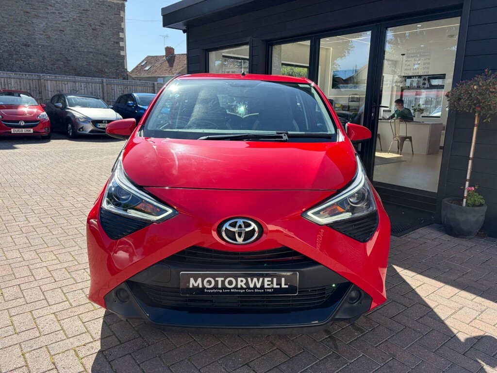 Toyota Aygo 1.0 Vvt-i X-play X-shift Euro 6 Red #2