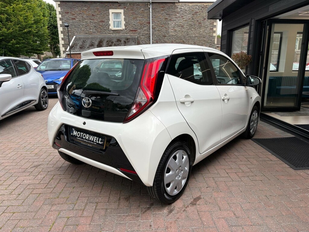Toyota Aygo 1.0 Vvt-i X-play Euro 6 Ss White #4