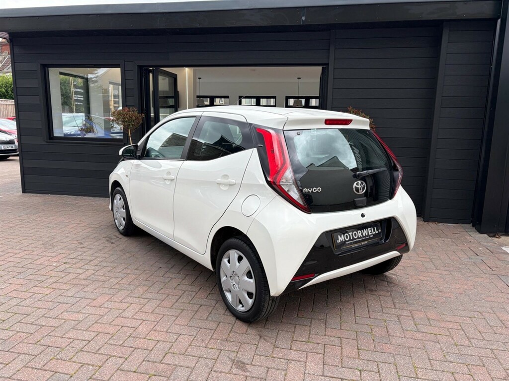 Toyota Aygo 1.0 Vvt-i X-play Euro 6 Ss White #6