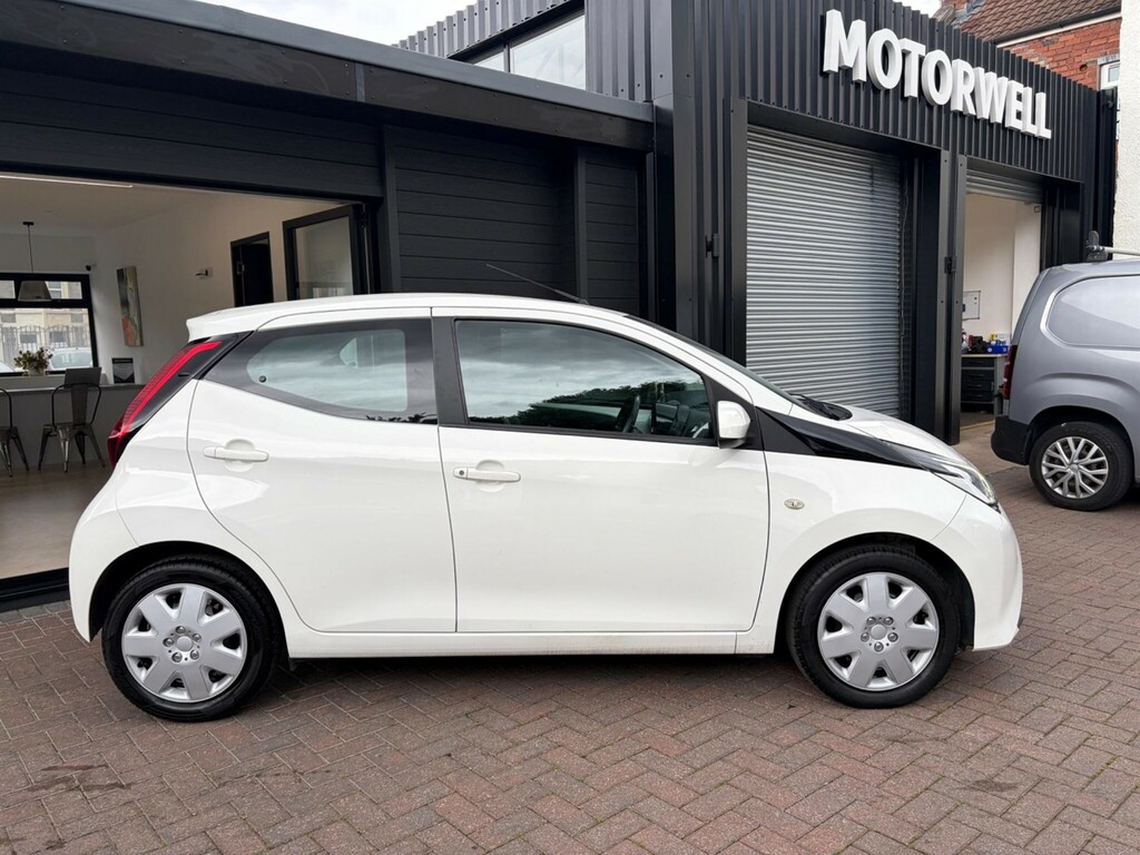 Toyota Aygo 1.0 Vvt-i X-play Euro 6 Ss White #3