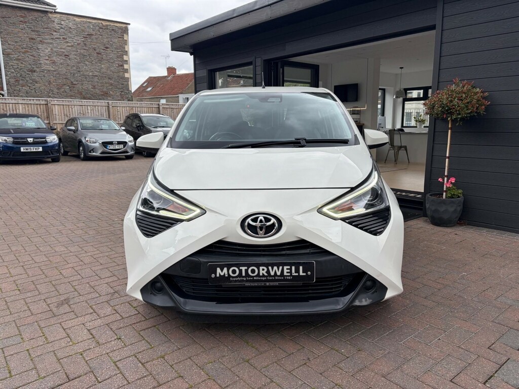 Toyota Aygo 1.0 Vvt-i X-play Euro 6 Ss White #2