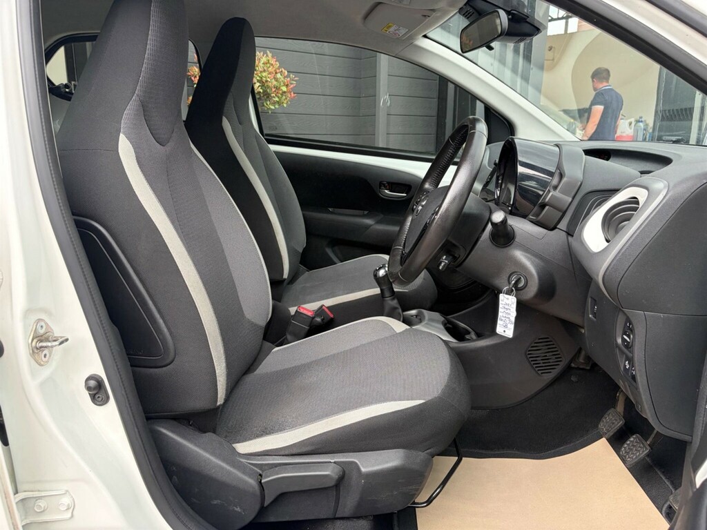 Toyota Aygo Silver #9