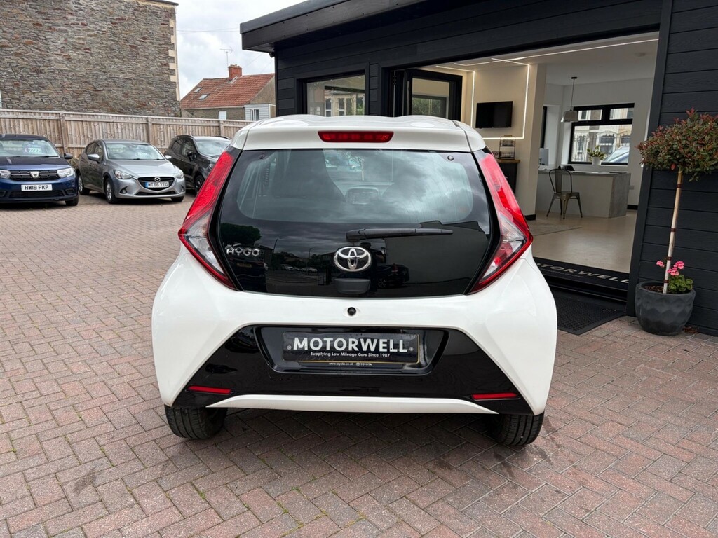 Toyota Aygo 1.0 Vvt-i X-play Euro 6 Ss White #5