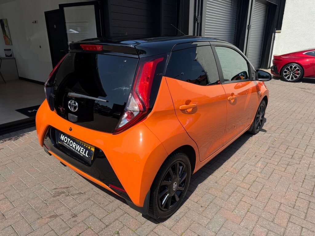 Toyota Aygo Hatchback Orange #5