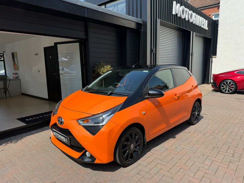 Toyota Aygo Hatchback Orange #6