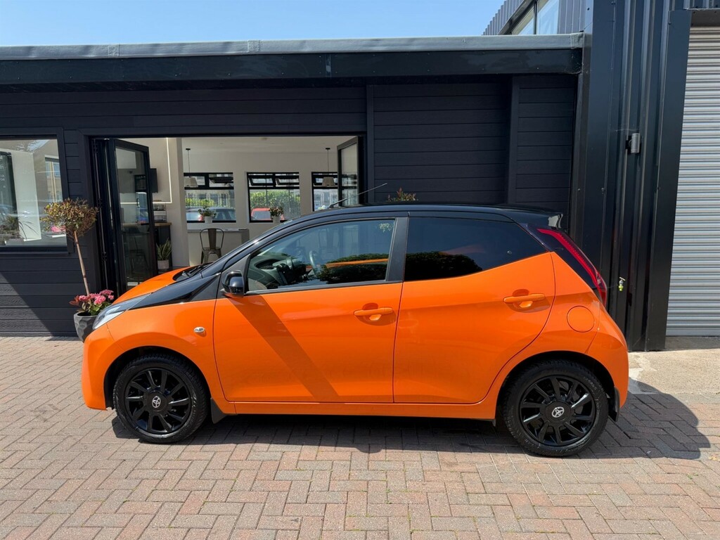 Toyota Aygo X-play Black #7
