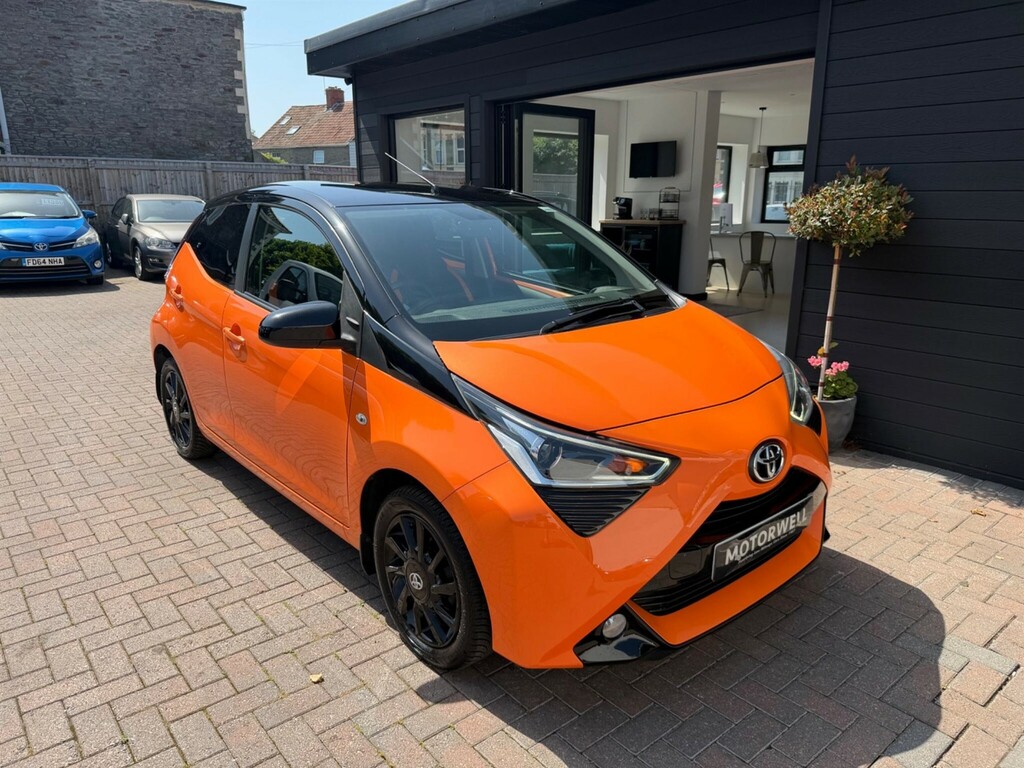 Toyota Aygo Hatchback Orange #2