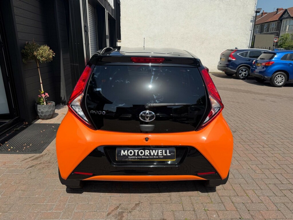 Toyota Aygo X-play Black #20