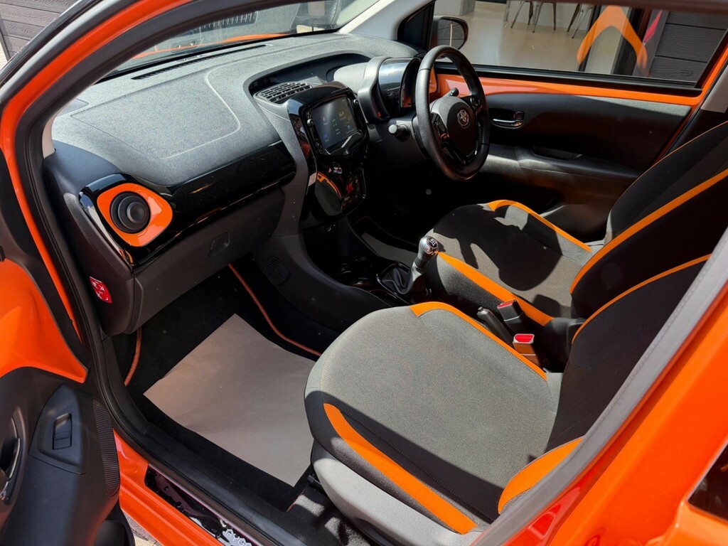Toyota Aygo X-play Black #11
