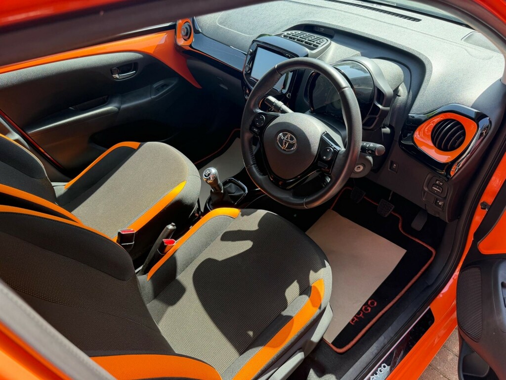 Toyota Aygo X-play Black #9