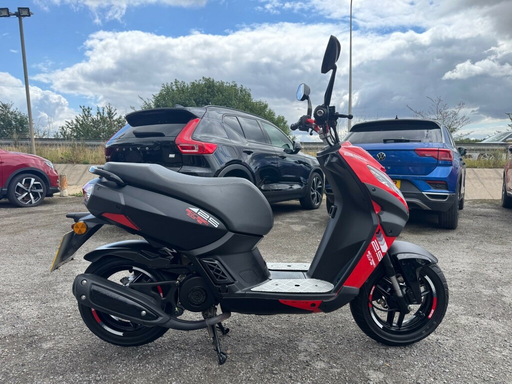 Peugeot  125 125 Gt Cvt Euro 5 Black #4