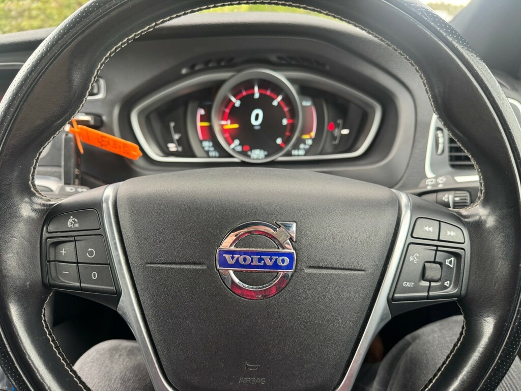 Volvo V40 D4 190 R Design Nav - Satnav - Bluetooth YP15DZC Black #6