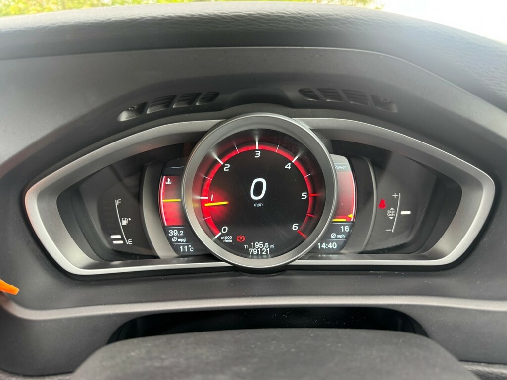Volvo V40 D4 190 R Design Nav - Satnav - Bluetooth YP15DZC Black #5