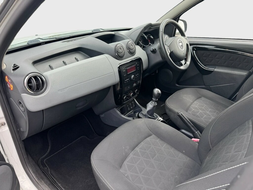 Dacia Duster Hatchback White #4