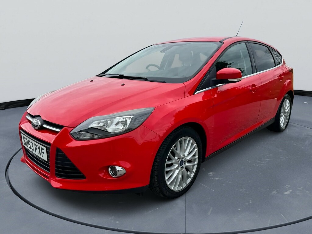 Ford Focus Hatchback Red #5