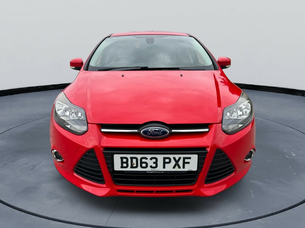 Ford Focus Hatchback Red #3