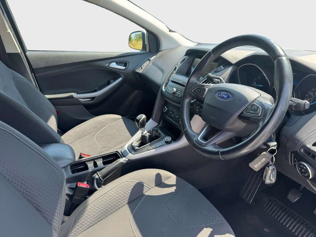 Ford Focus 120 Zetec Edition - Sat Nav - Heated Screen White #2