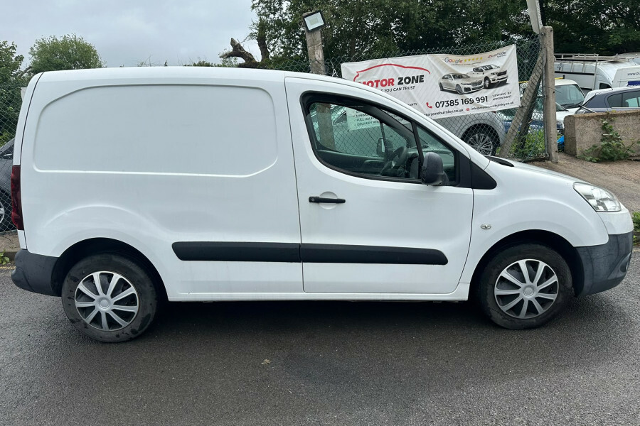 Peugeot Partner Diesel White #2