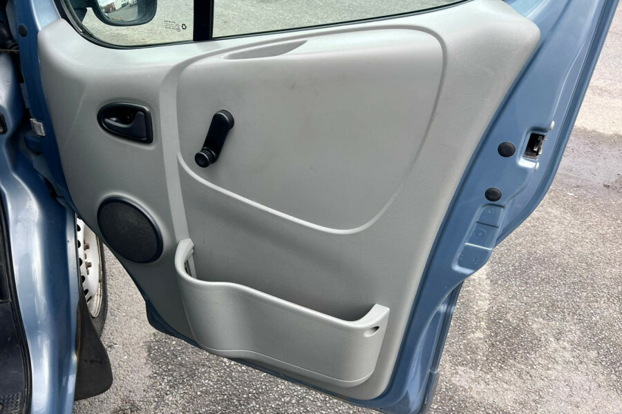 Renault Trafic  Black #23