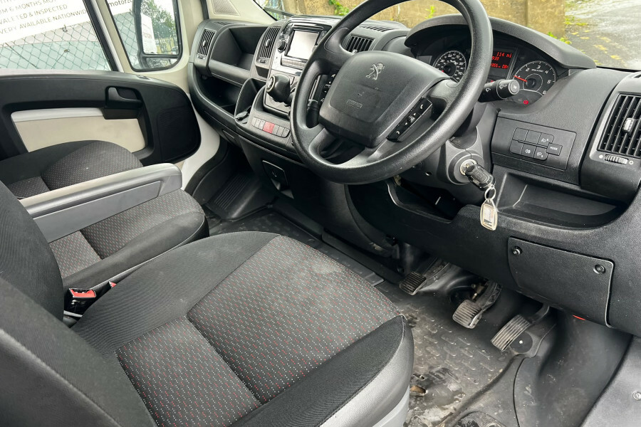 Peugeot Boxer Panel Van White #15