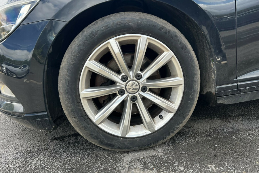 Volkswagen Passat 2017 17 2.0 Silver #16