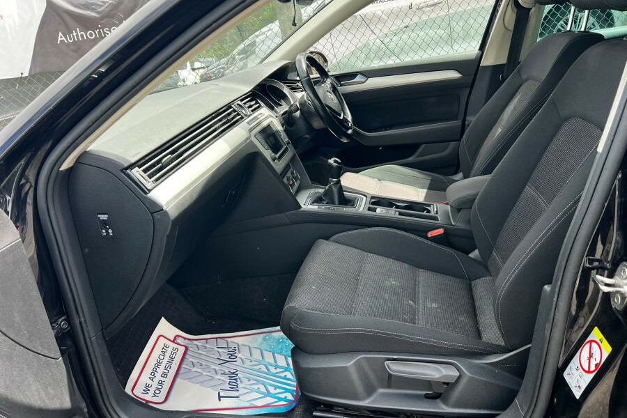Volkswagen Passat 2017 17 2.0 Silver #17