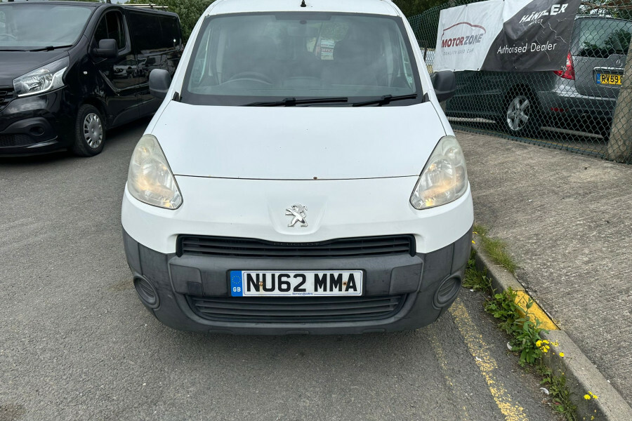 Peugeot Partner Diesel White #2