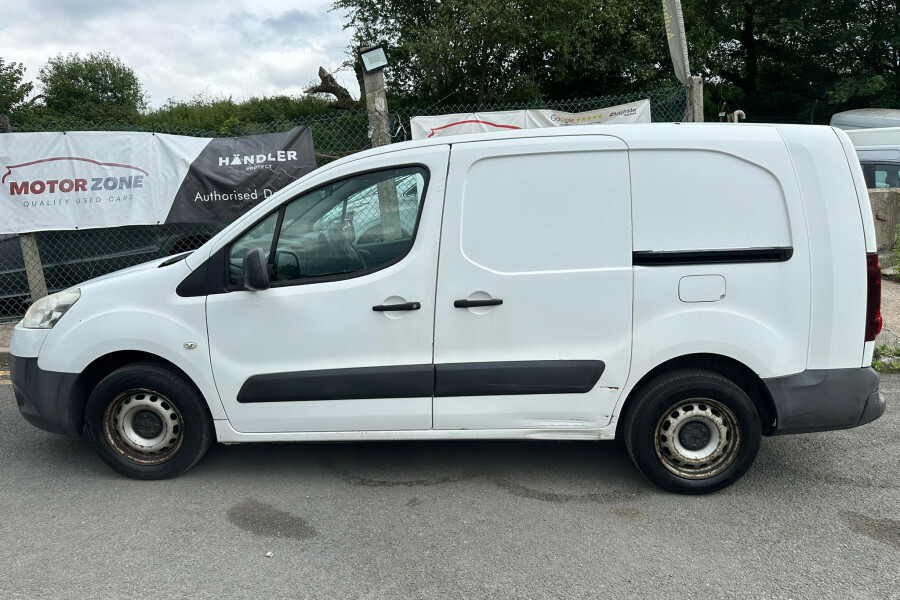 Peugeot Partner Diesel White #4